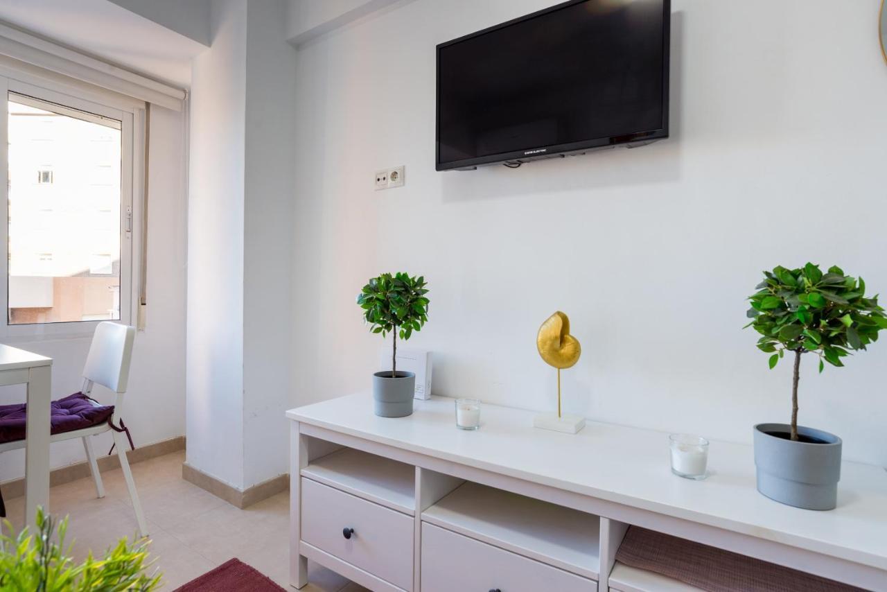 Mp7 Renovated Apartment Right On The Beach 700 Meters Away From Old Town Málaga Exterior foto